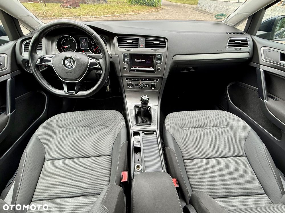 Volkswagen Golf - 23