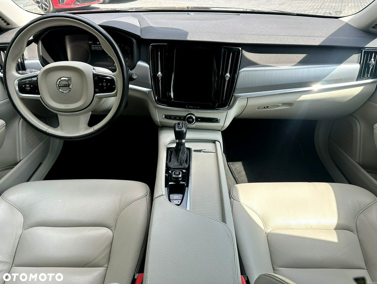 Volvo V90 D5 AWD Momentum - 19