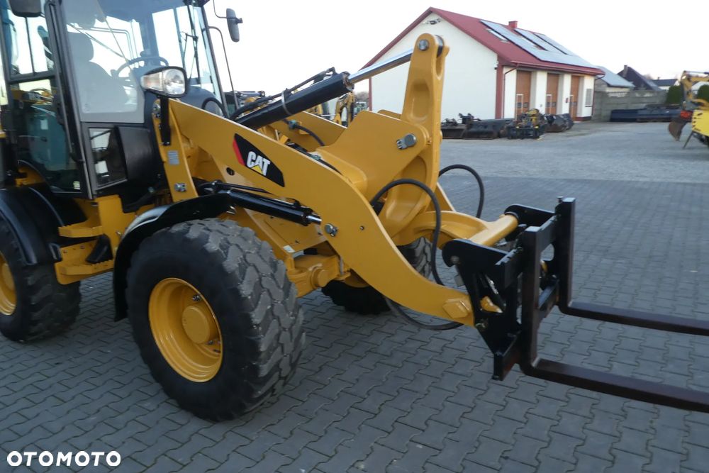 Caterpillar 908M - 10