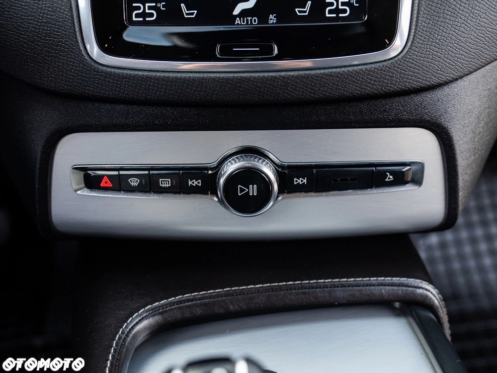 Volvo XC 90 B5 D AWD Geartronic Momentum Pro - 35