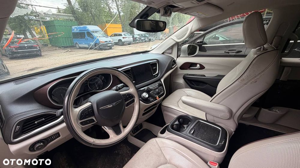 Chrysler Pacifica - 5