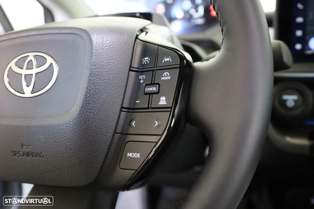 Toyota Prius 2.0 Plug-in Luxury - 39