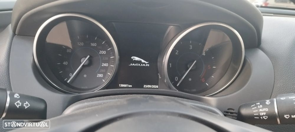 Jaguar XE 2.0 D Portfolio AWD Aut. - 8