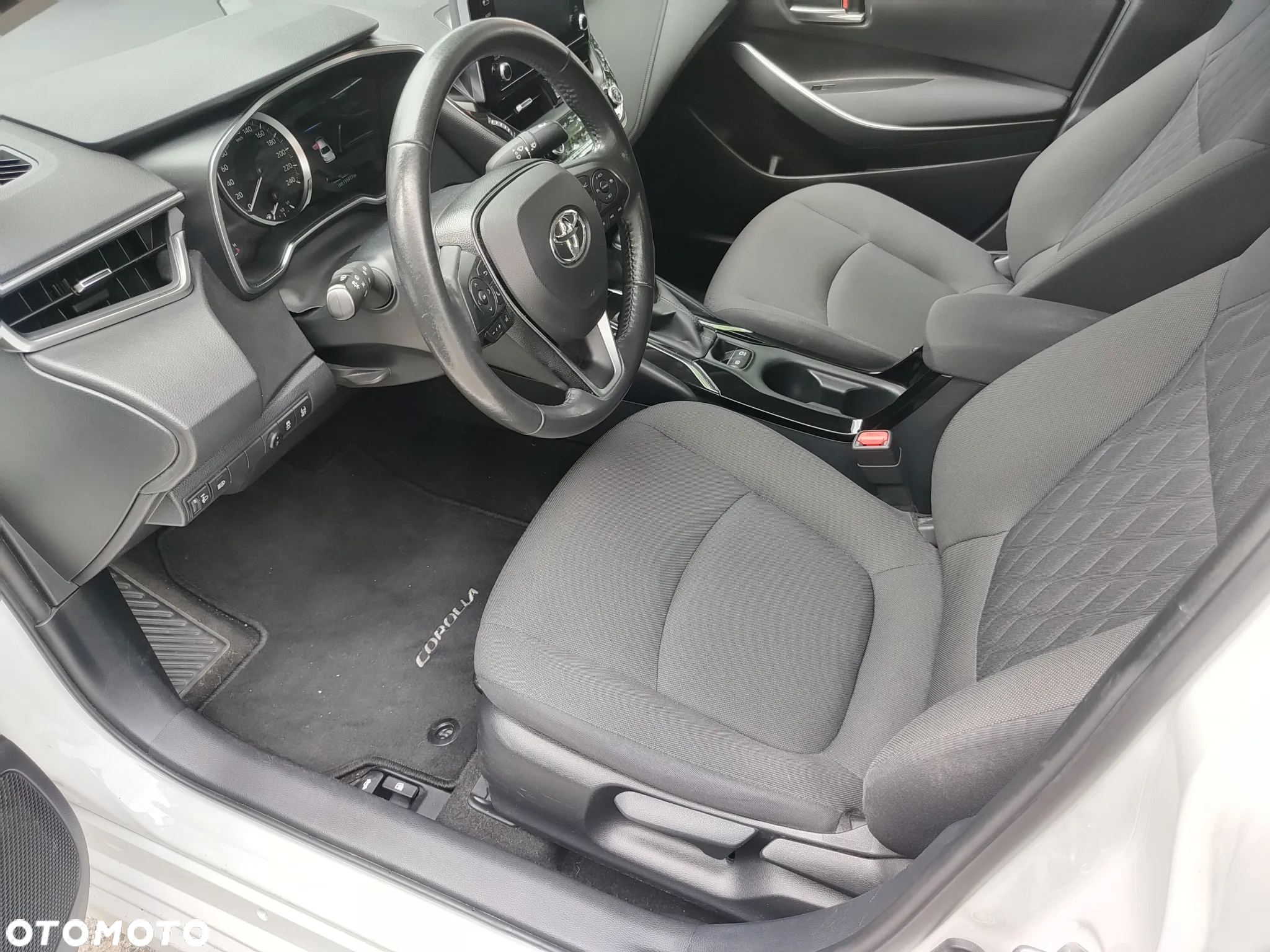 Toyota Corolla 1.8 Hybrid Comfort - 12
