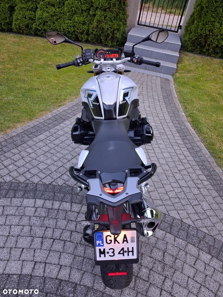BMW R - 8