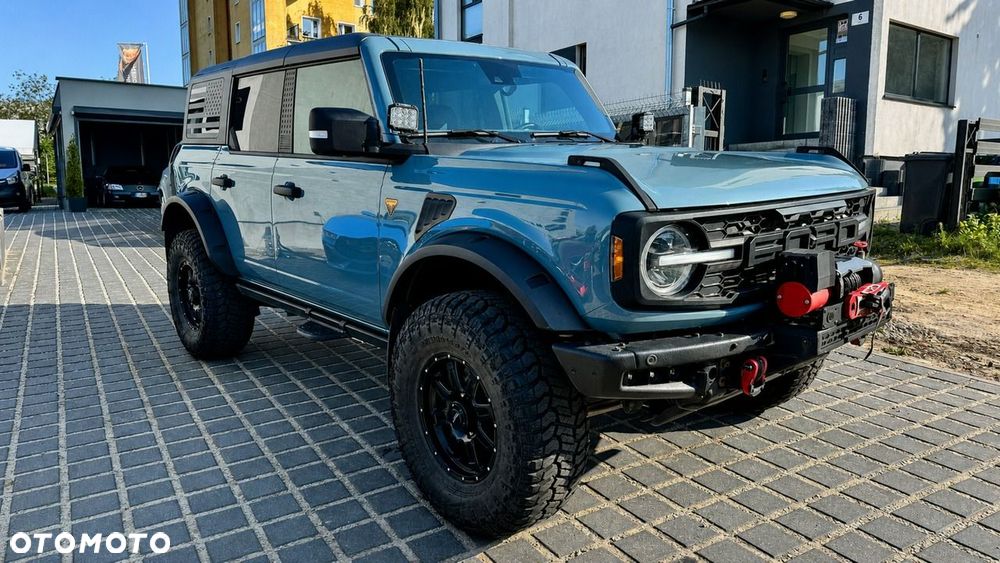 Ford Bronco - 3