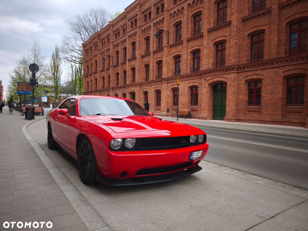 Dodge Challenger - 1