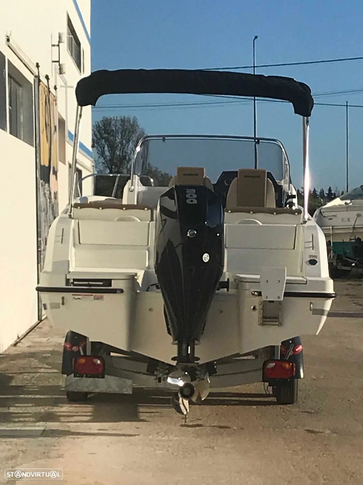 Quicksilver Activ 675 Sundeck - 6