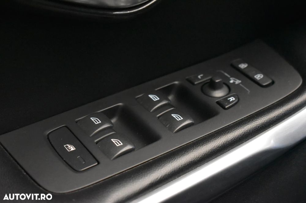 Volvo V40 D3 R-Design - 18
