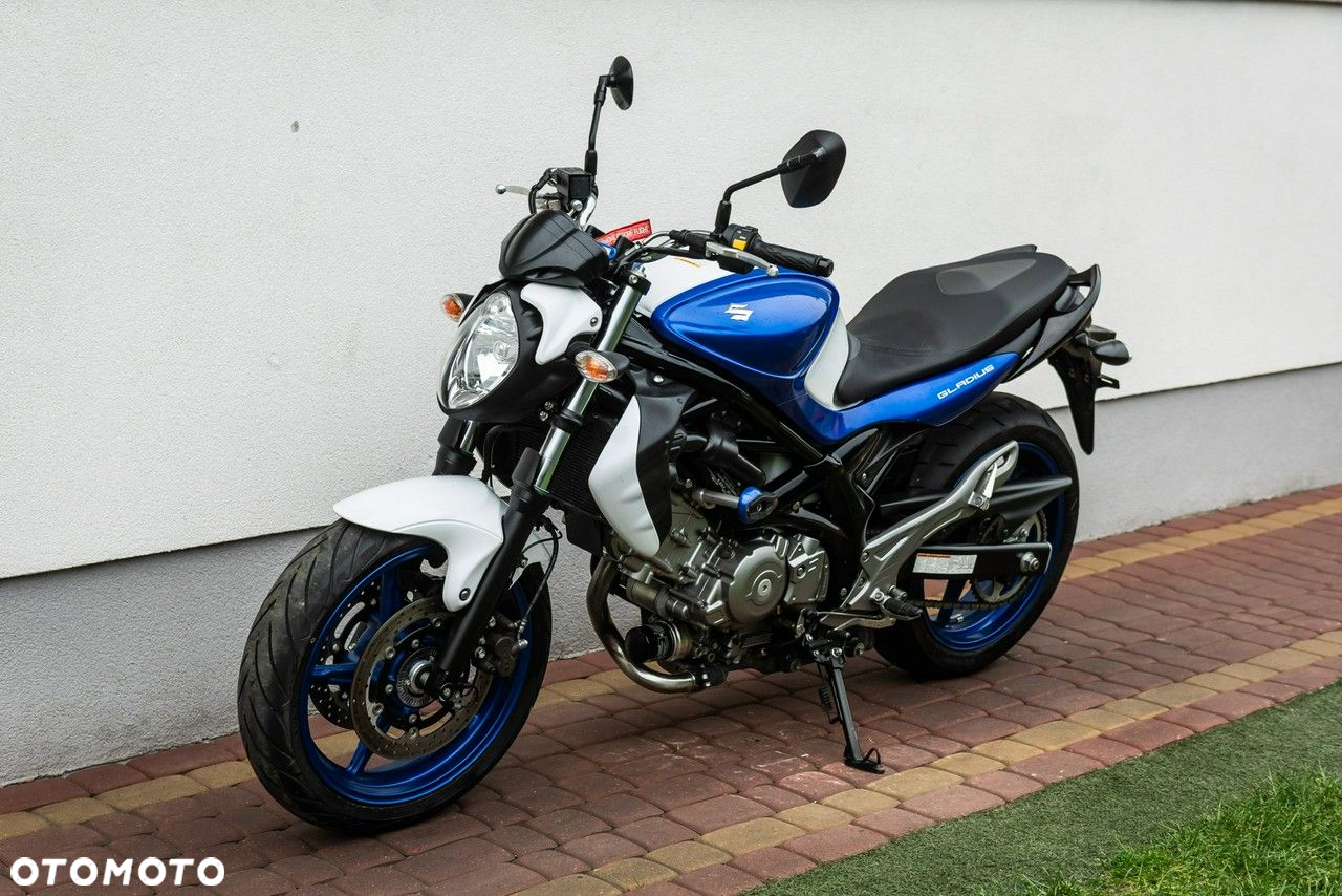 Suzuki Gladius - 6