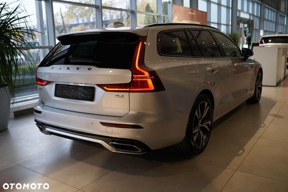 Volvo V60 B4 B Plus Dark - 4