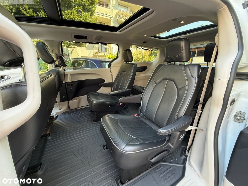 Chrysler Pacifica - 21