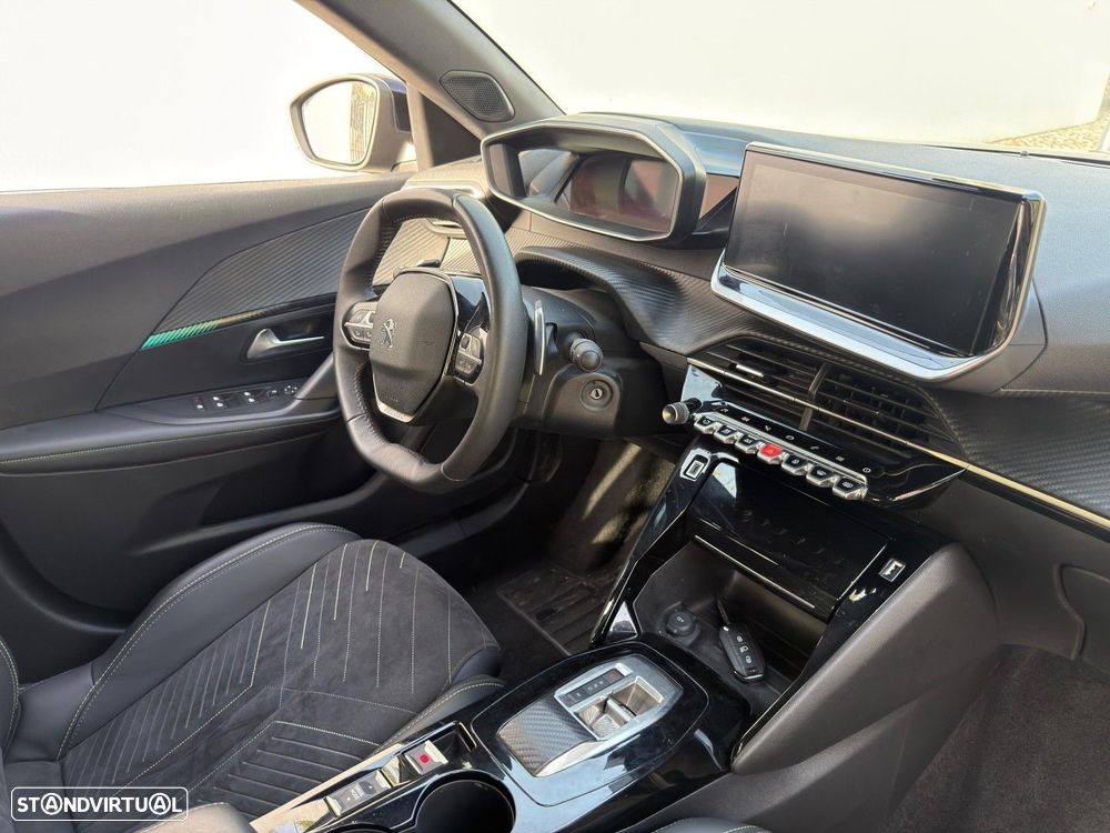 Peugeot 2008 1.2 PureTech Allure Pack EAT8 - 12