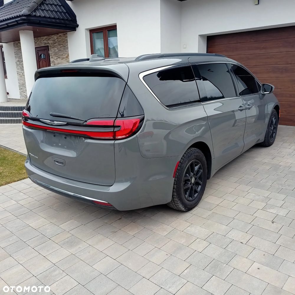 Chrysler Pacifica - 3
