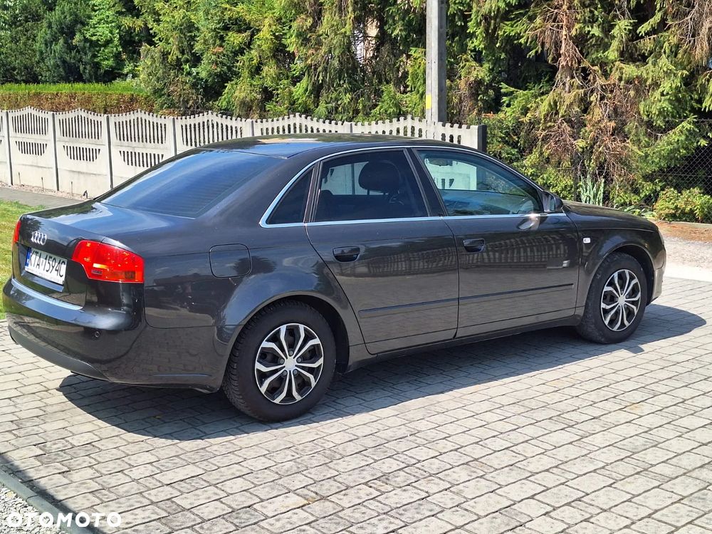 Audi A4 Limousine - 4