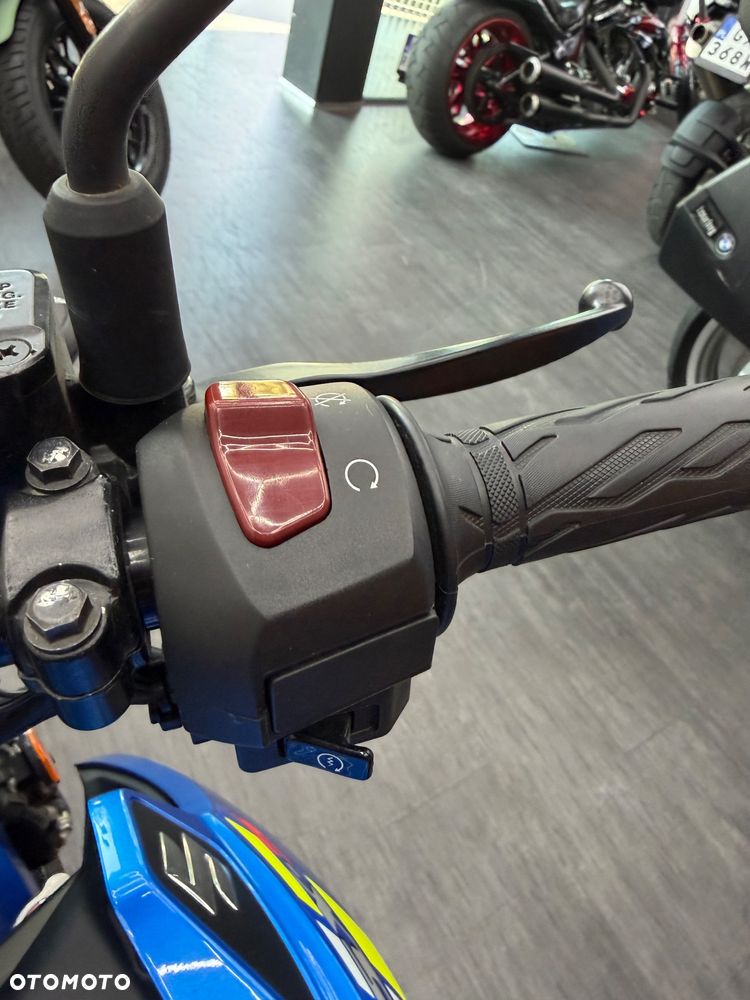 Suzuki GSX - 30