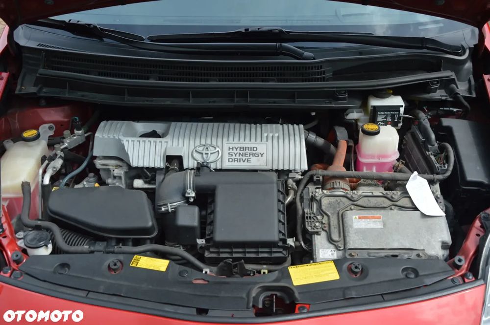 Toyota Prius (Hybrid) Life - 35