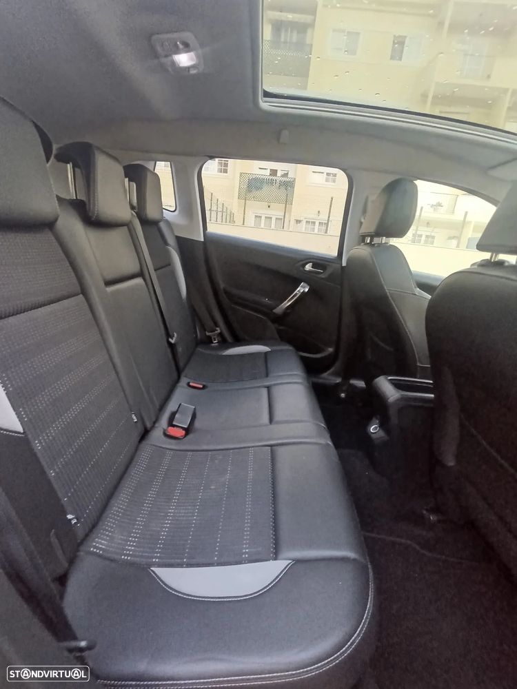 Peugeot 2008 1.6 BlueHDi Allure - 33