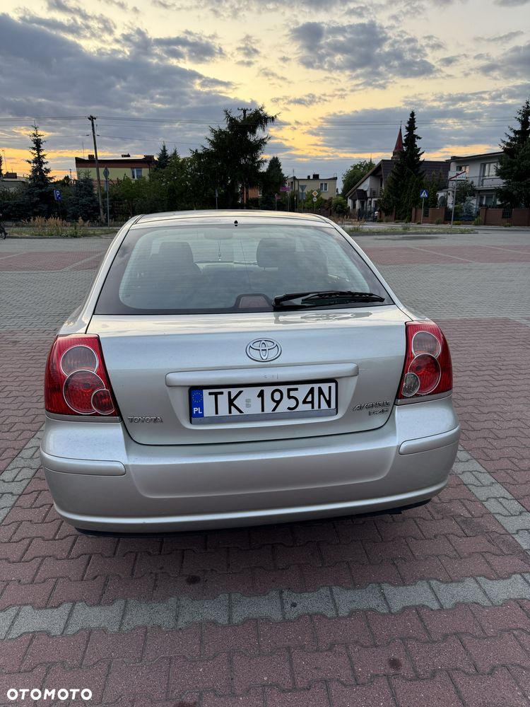 Toyota Avensis - 4