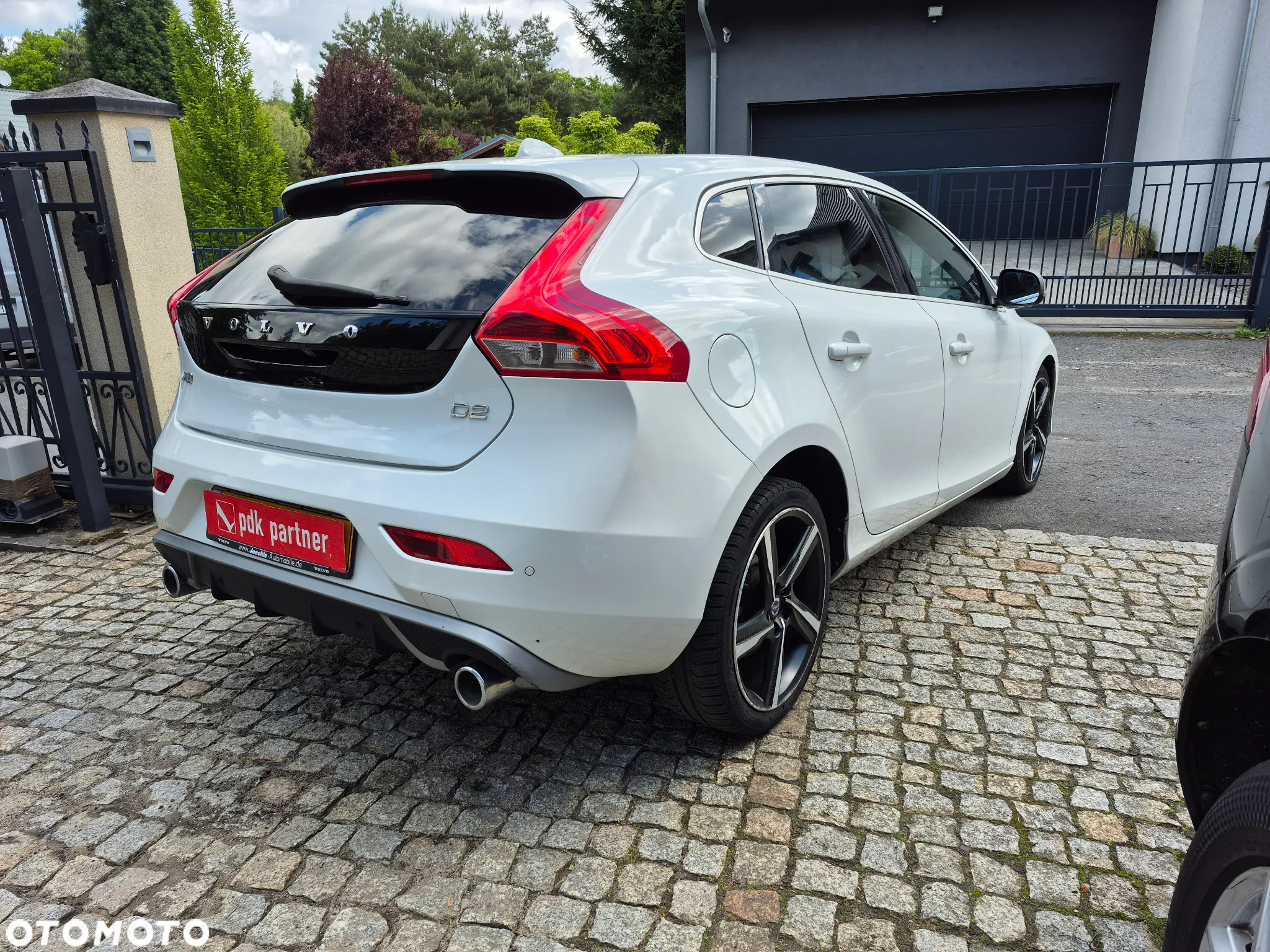 Volvo V40 D2 Drive-E R-Design Momentum - 11