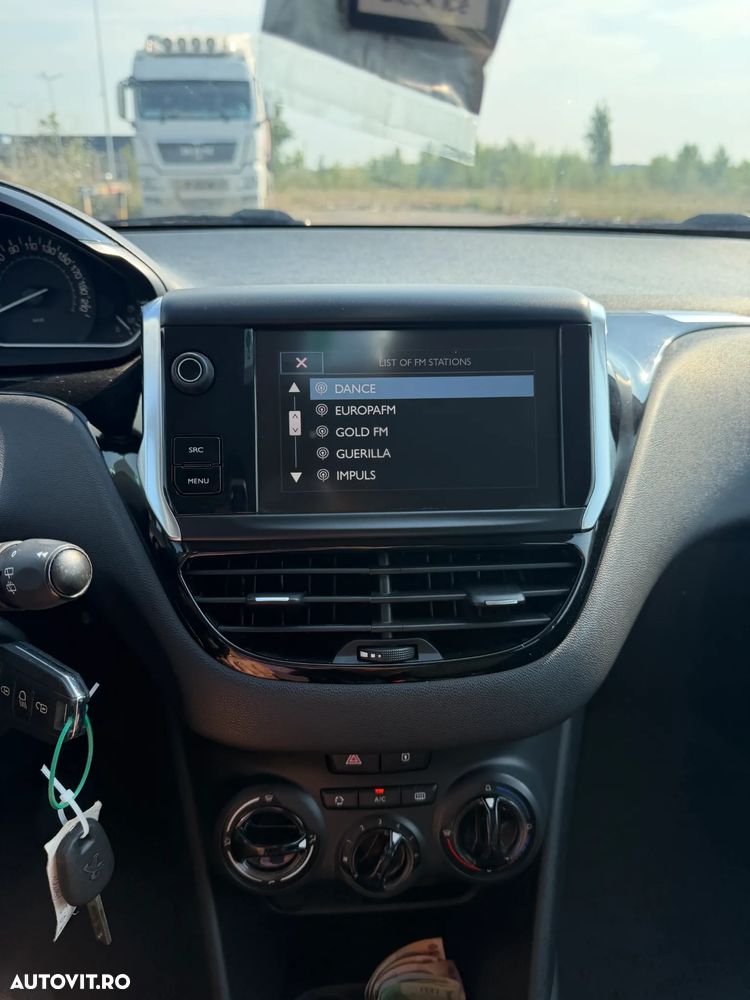 Peugeot 208 1.6 BlueHDi FAP Style - 16