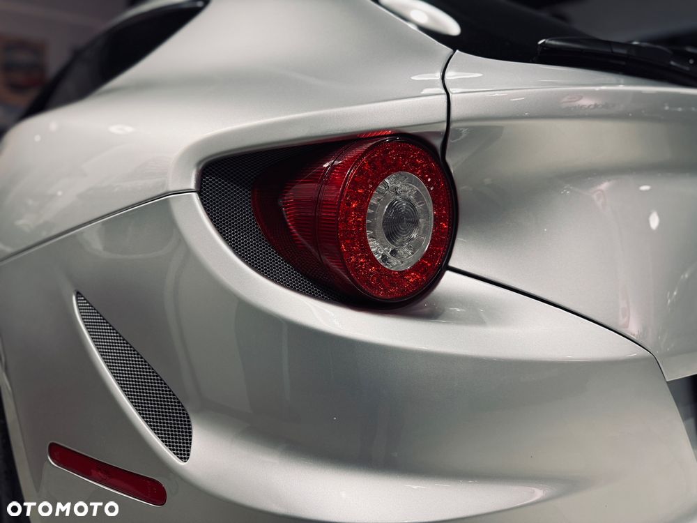 Ferrari FF - 9