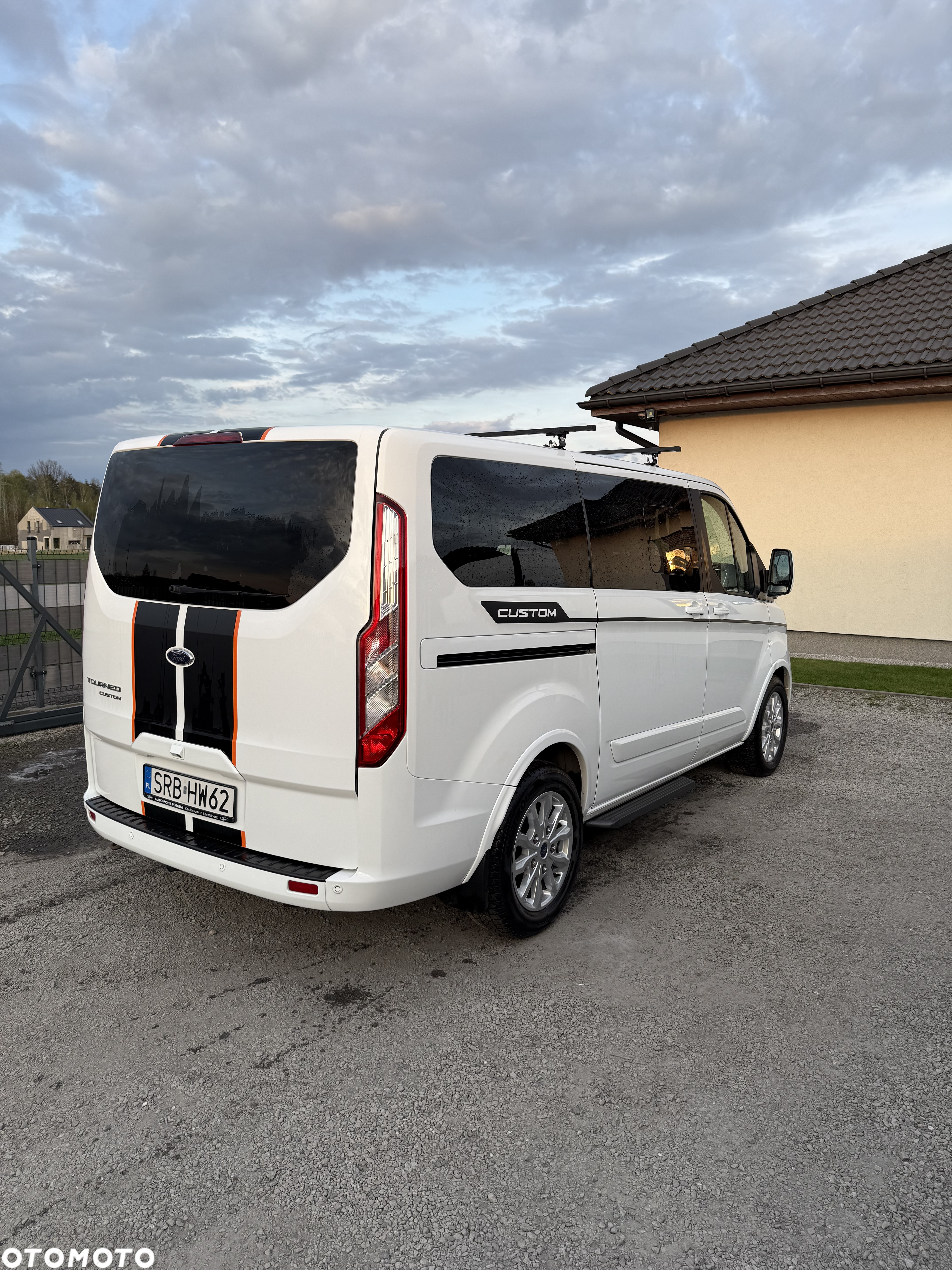 Ford Tourneo Custom - 2