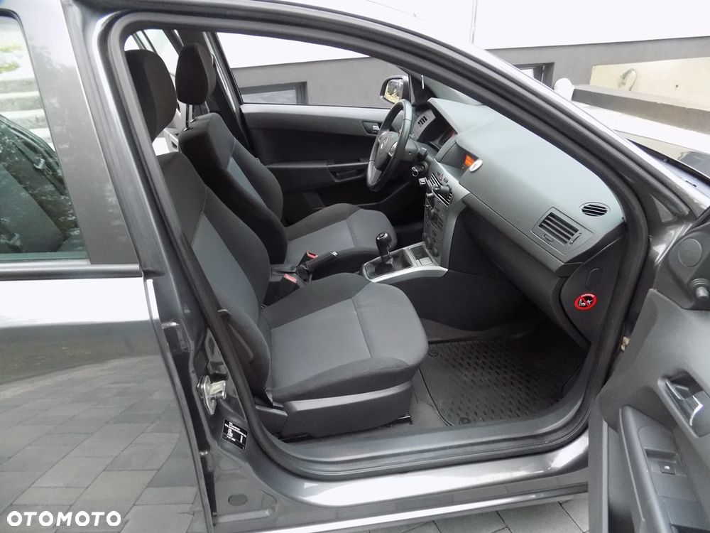 Opel Astra 1.6 Fun - 26