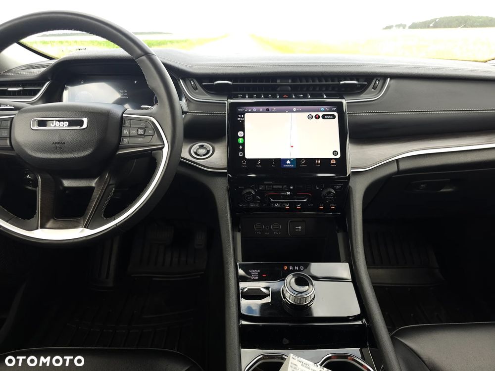 Jeep Grand Cherokee - 35