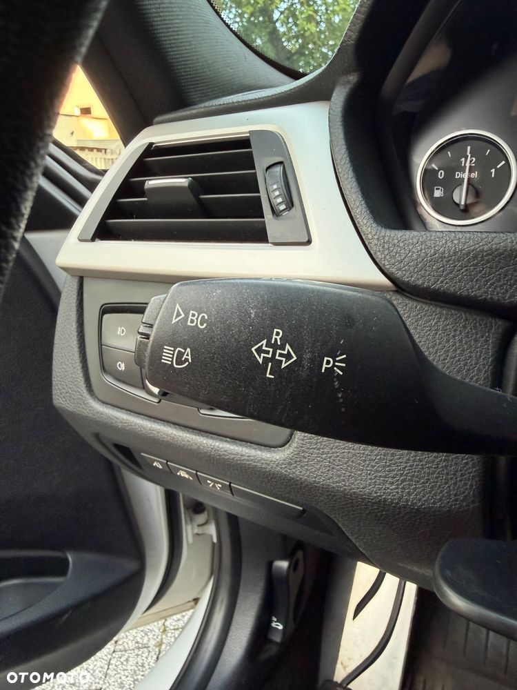 BMW Seria 3 318d Luxury Line - 25