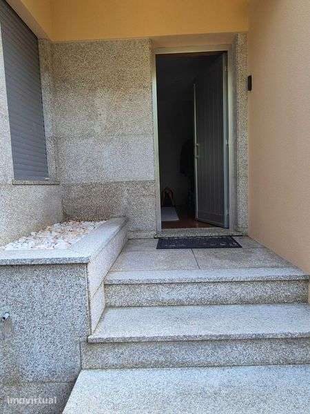 Casa V5 com 300m2 em Miramar - Grande imagem: 2/12