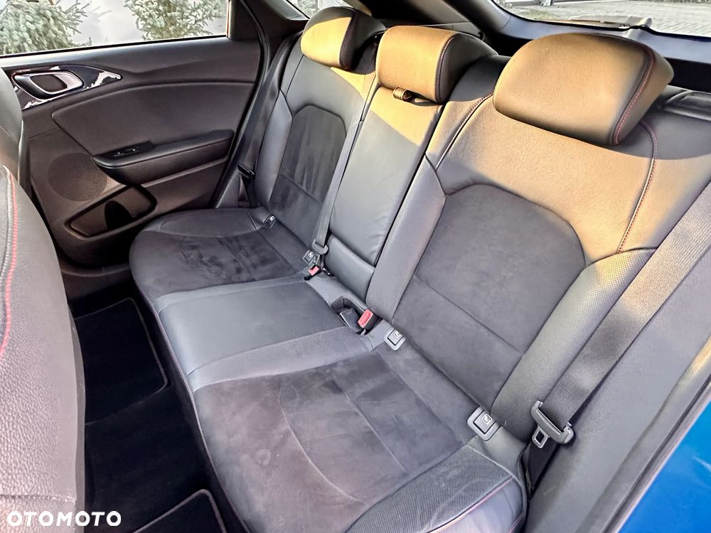 Kia ProCeed 1.6 T-GDI GT DCT - 14