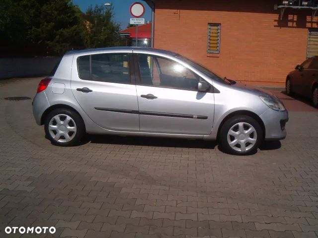 Renault Clio - 10