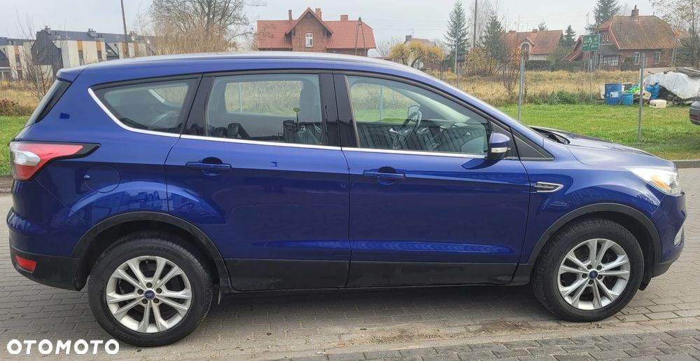 Ford Kuga 2.0 TDCi 2x4 Titanium - 4