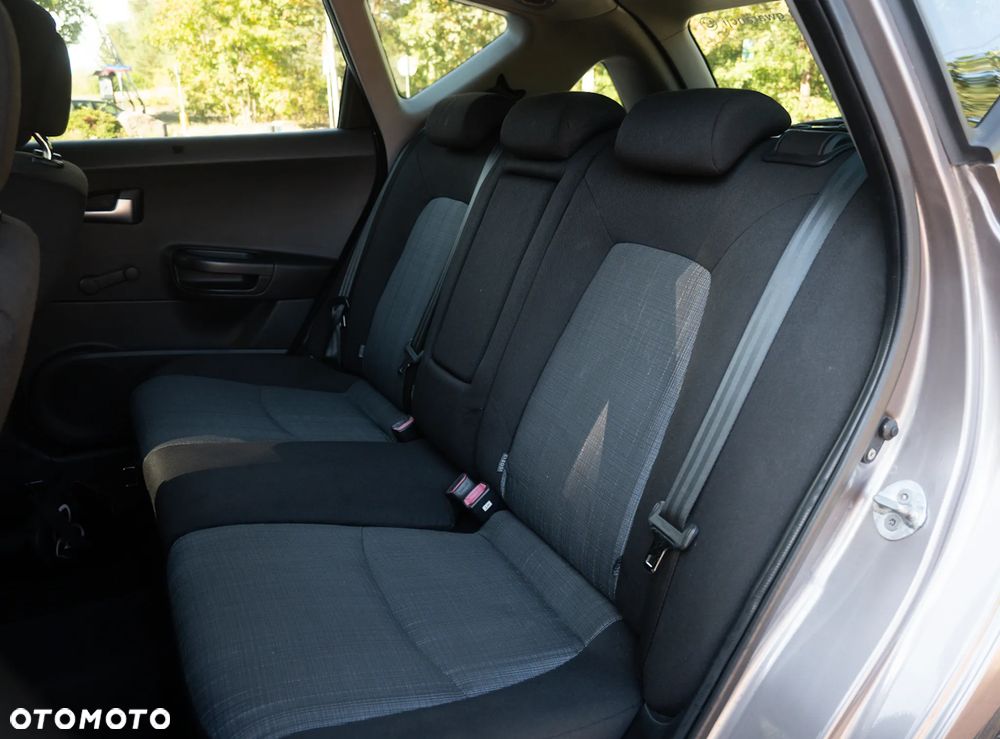 Kia Ceed - 14