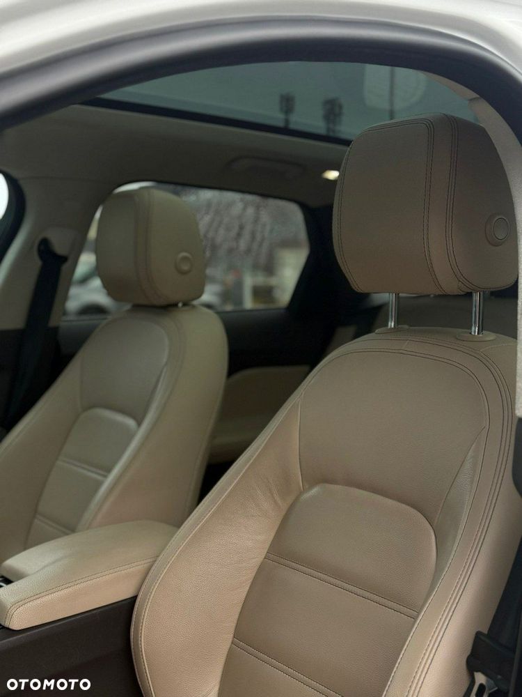 Jaguar F-Pace - 17