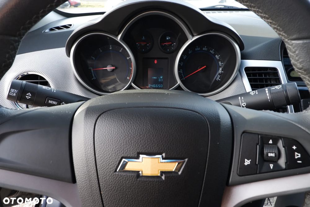 Chevrolet Cruze 1.6 LS - 29