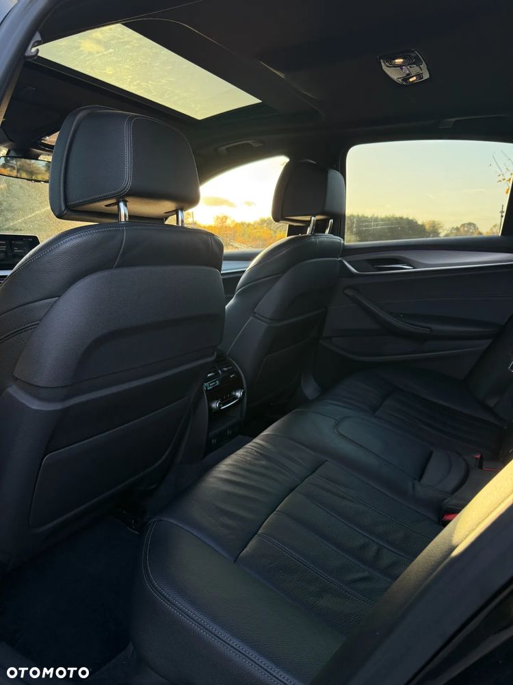 BMW Seria 5 530i xDrive M Sport Edition - 15