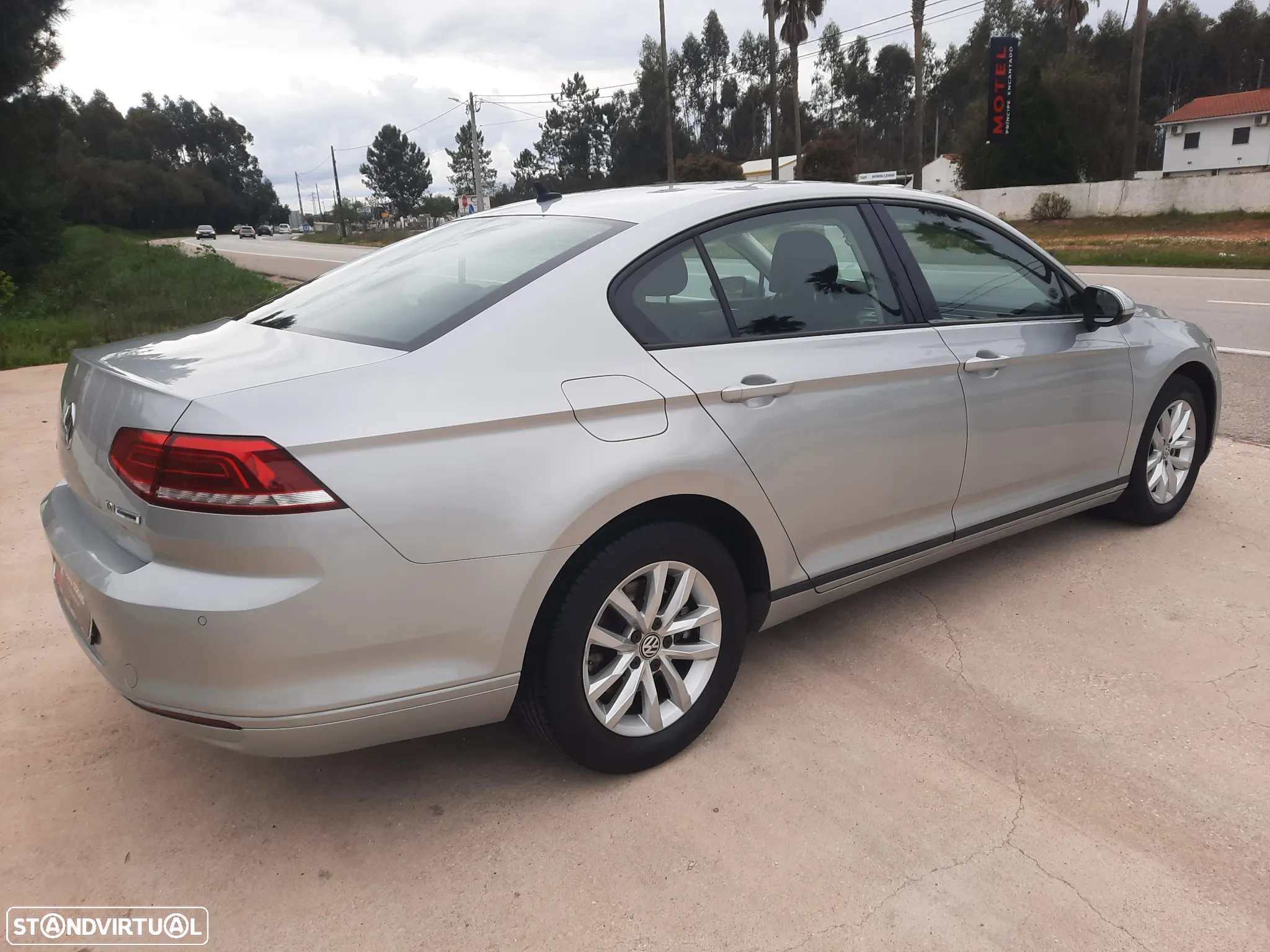 VW Passat 1.6 TDI BlueMotion - 14