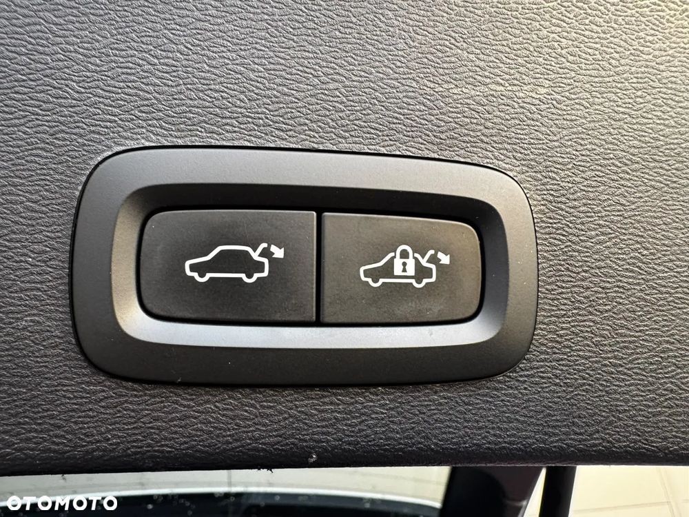 Volvo XC 40 T5 AWD Momentum - 23