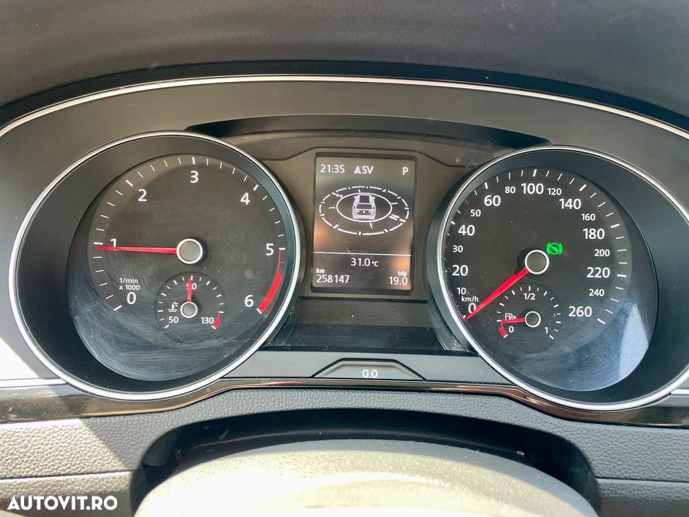 Volkswagen Passat 1.6 TDI SCR DSG Comfortline - 9