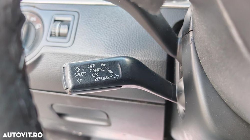 Volkswagen Passat 1.9 TDI DPF Highline - 17
