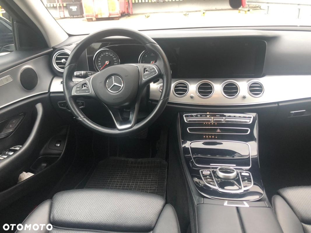 Mercedes-Benz Klasa E - 16