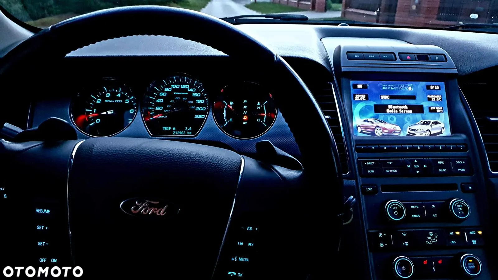 Ford Taurus - 6