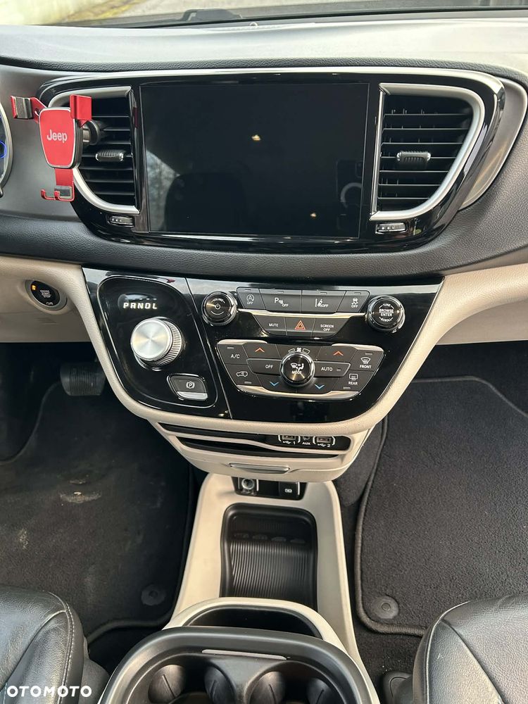 Chrysler Pacifica - 22