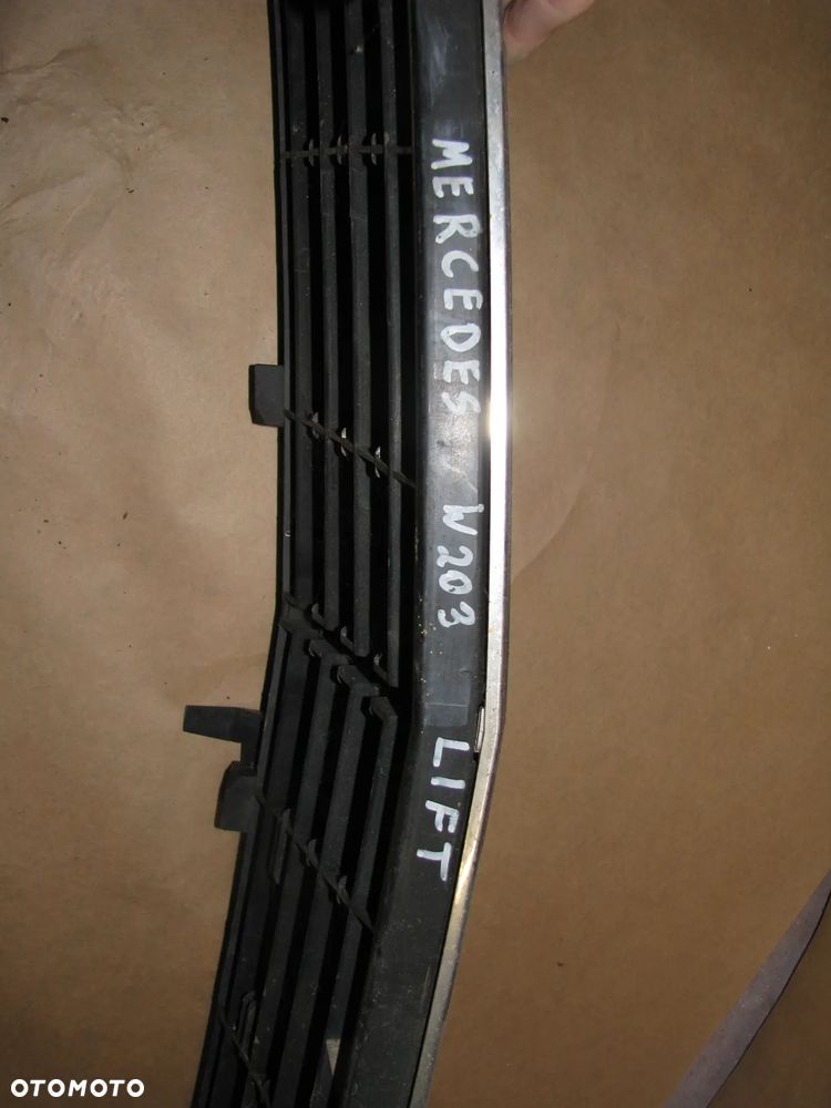 Mercedes Klasa C W203 LIFT Grill/ Atrapa - 4
