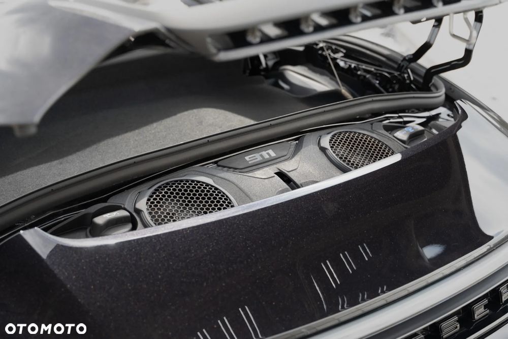 Porsche 911 Carrera 4 GTS - 22