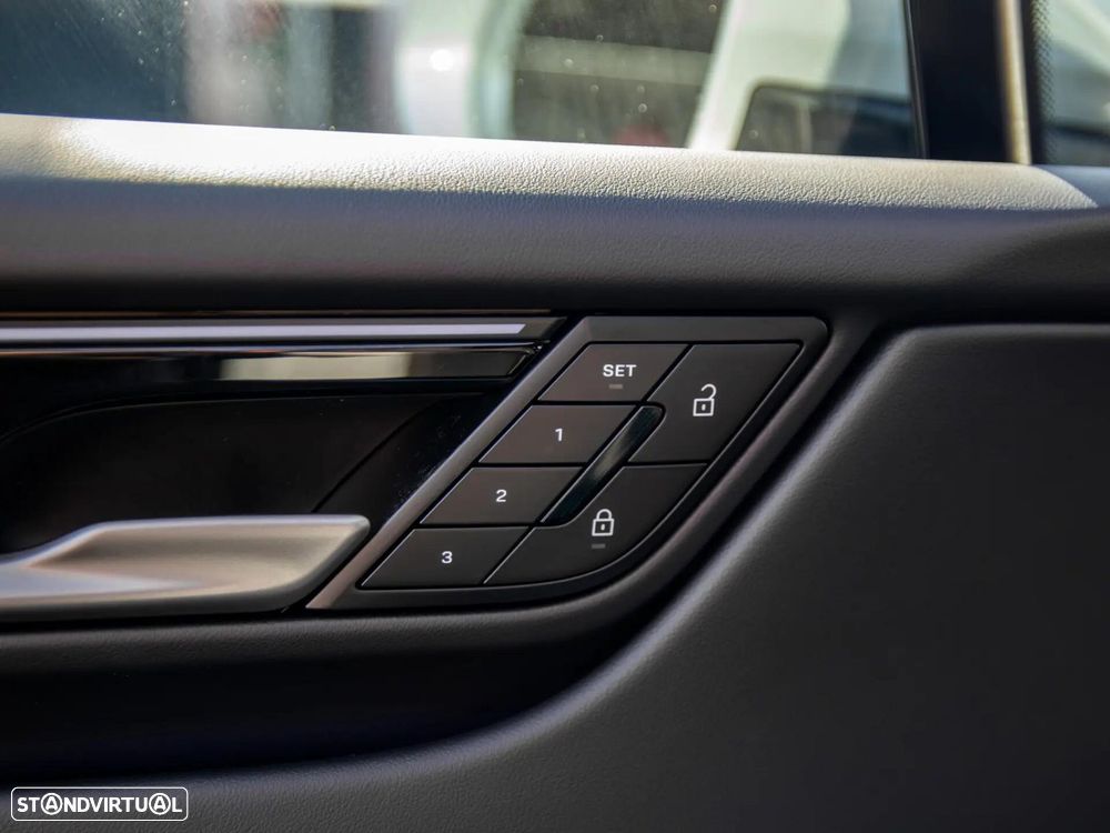 Porsche Macan Electric - 42