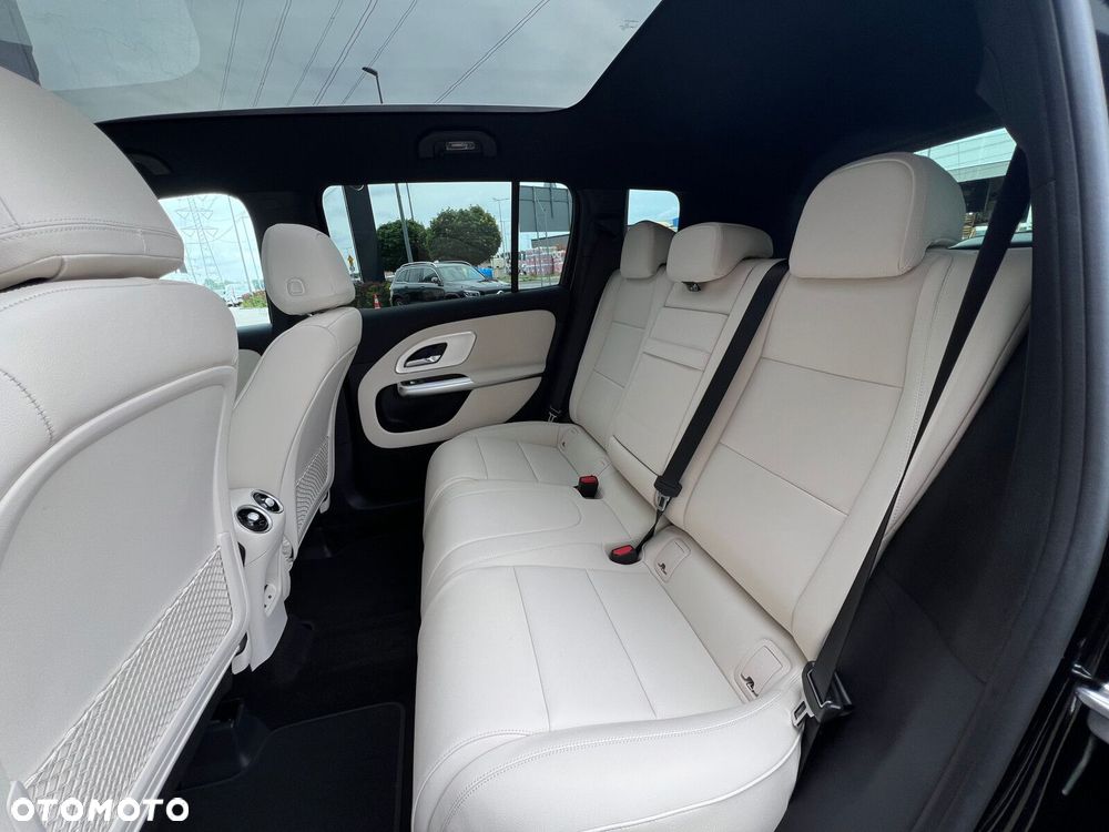 Mercedes-Benz GLB - 11