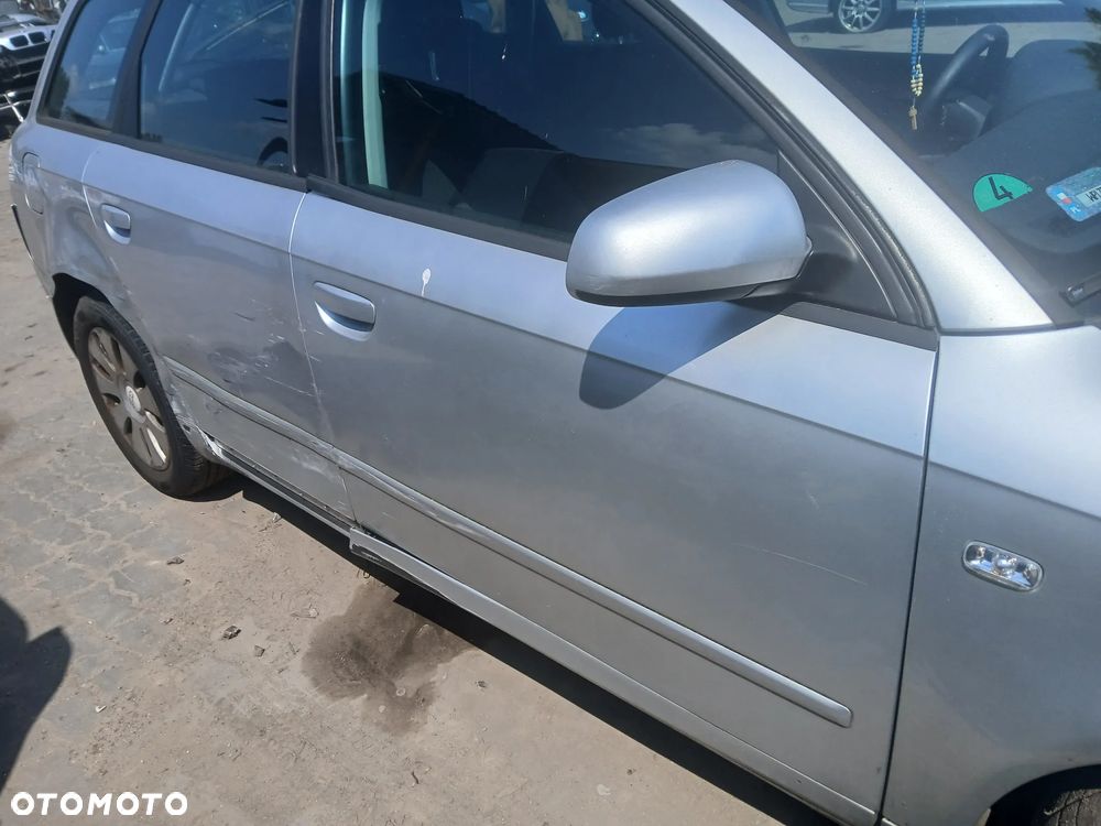 Audi A4 AVANT B7 2.0 TDI A4 LY7W  maska pokrywa silnika klapa bagażnika zderzak lampa reflektor pas przedni stop lampy halogeny przeciwmgłowe odblaski grill atrapa znaczek błotnik błotniki drzwi zbiornik wlew paliwa szyba lusterko klamka - 7